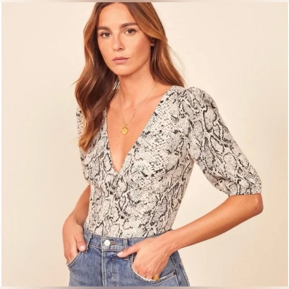 🤍 Reformation Eliana Snakeskin Print Top Plunge V Neck Button Front Size Small